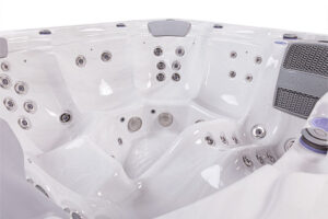 Lugano Life Hot Tub 19