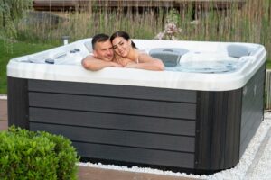 Wellis-Vienna-Hot-Tub-11