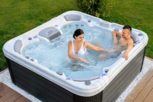 Wellis-Vienna-Hot-Tub-12