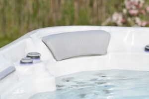 Wellis-Vienna-Hot-Tub-16