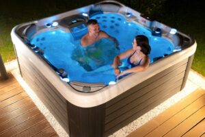 Wellis-Vienna-Hot-Tub-8