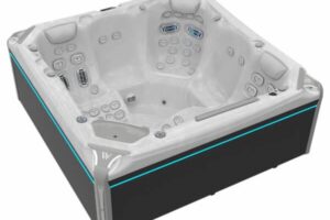 Everest Life Hot Tub 2