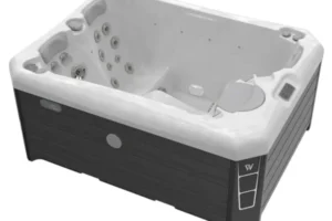 Manhattan Life Hot Tub 2