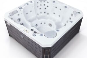 Prague Life Hot Tub 17