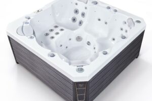 Prague Life Hot Tub 18