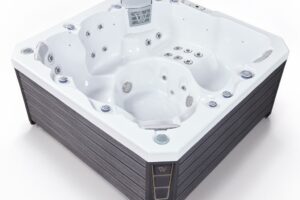 Prague Life Hot Tub 19