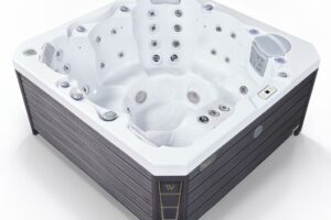 Prague Life Hot Tub 20