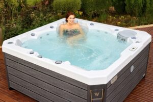 Prague Life Hot Tub 6
