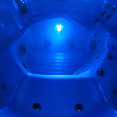 Wellis_jakuzzi_colorlight_central-1